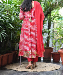 Celebrate tradition with this festive Anarkali suit.