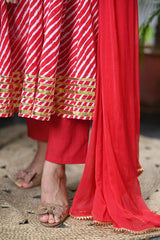 Celebrate tradition with this festive Anarkali suit.