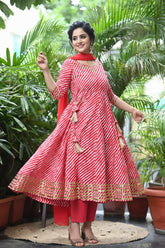 Celebrate tradition with this festive Anarkali suit.