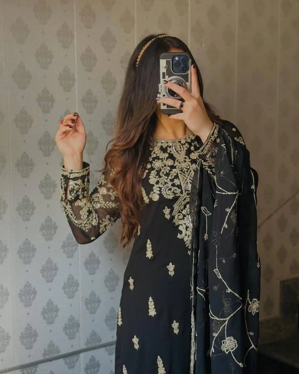 🖤 Royal Black Velvet Touch Embroidered Suit Set with Dupatta AllTreandy