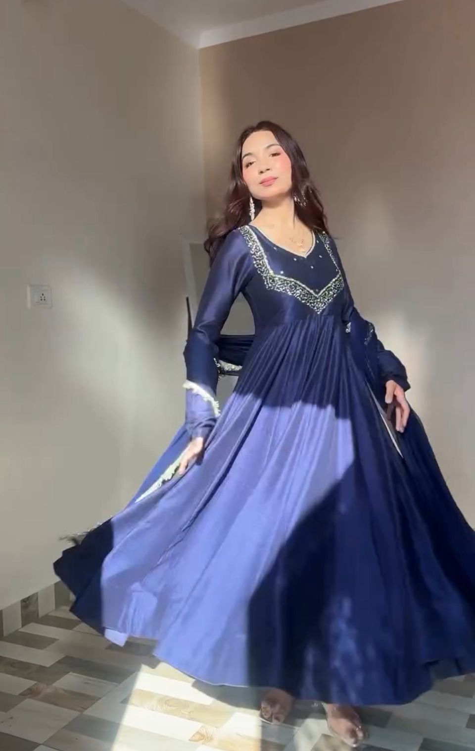 NEW ĐĚSIGNER PARTY WEAR LOOK GOWN WITH PANT AND EMBRODARY WORK