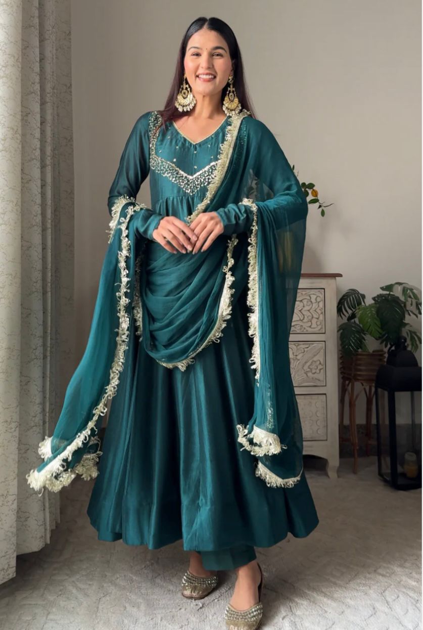 NEW ĐĚSIGNER PARTY WEAR LOOK GOWN WITH PANT AND EMBRODARY WORK