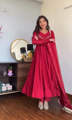 NEW ĐĚSIGNER PARTY WEAR LOOK GOWN WITH PANT AND EMBRODARY WORK