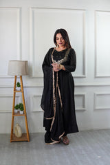 NEW ĐĚSIGNER PARTY WEAR LOOK GOWN WITH PANT AND EMBRODARY WORK