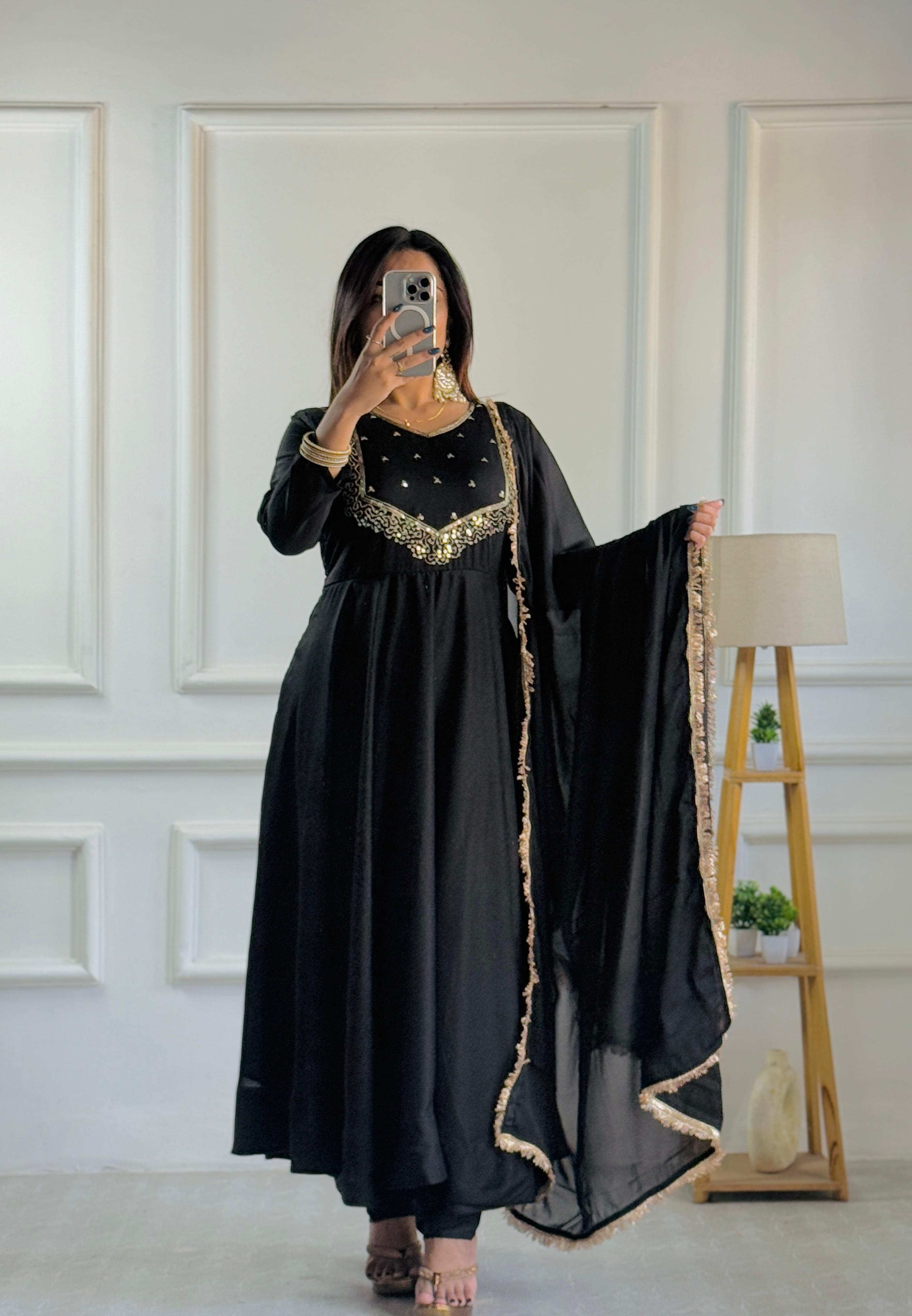 NEW ĐĚSIGNER PARTY WEAR LOOK GOWN WITH PANT AND EMBRODARY WORK