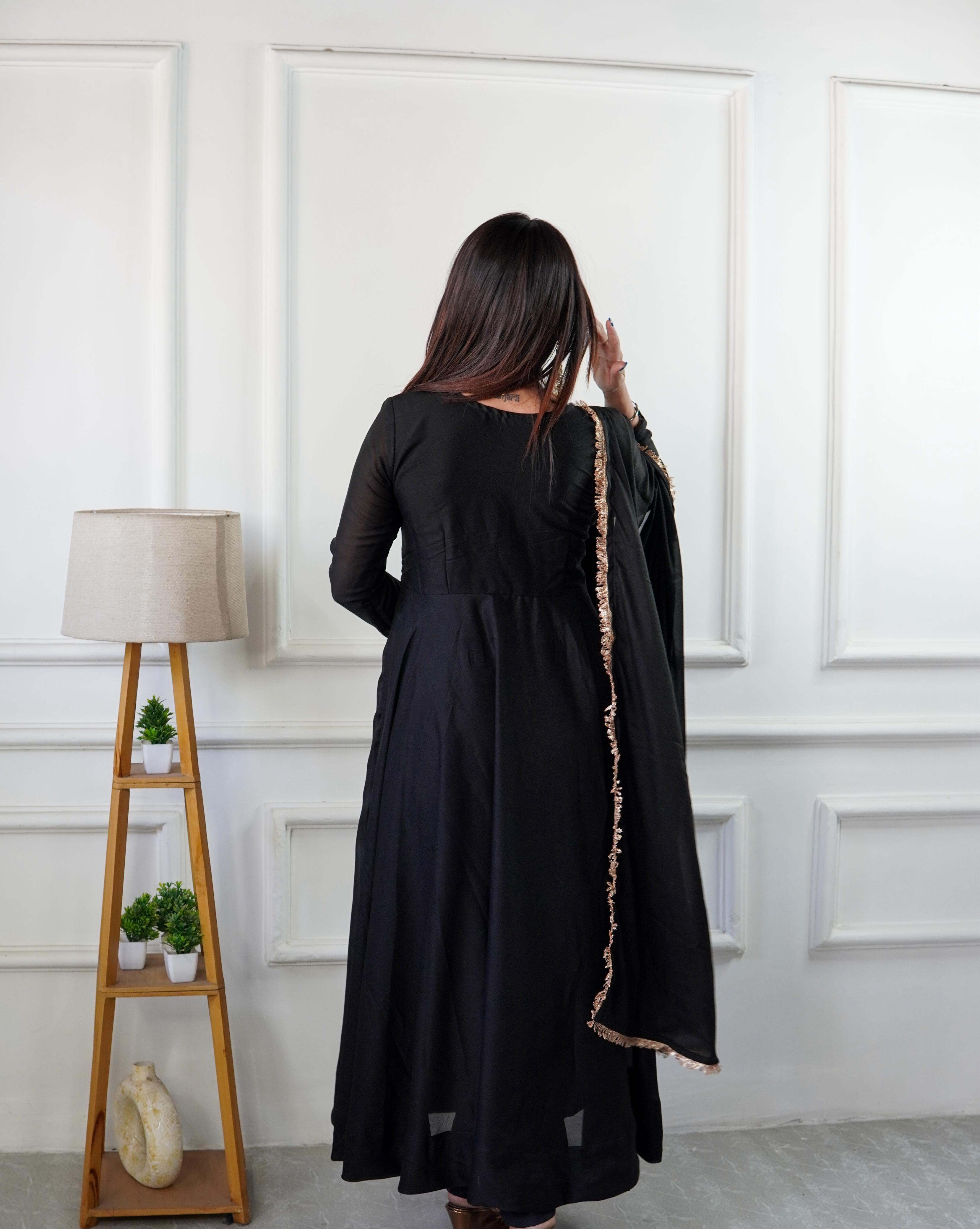 NEW ĐĚSIGNER PARTY WEAR LOOK GOWN WITH PANT AND EMBRODARY WORK