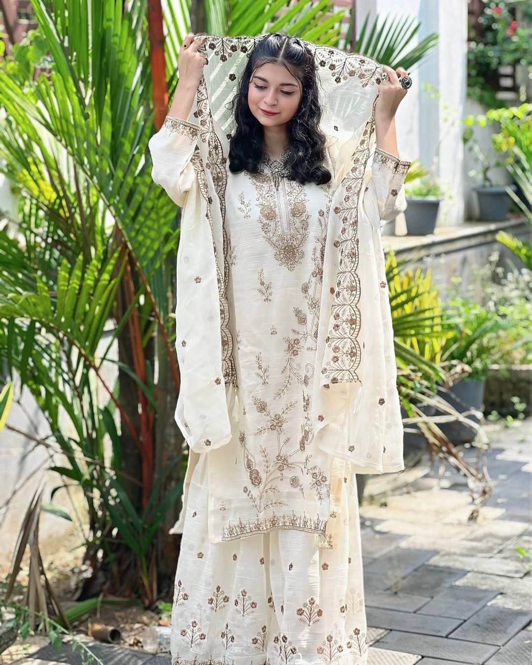 NHANCE THE BEAUTY OF YOUR WARDROBE WITH THIS NEWLY LAUNCHED LC KURTI-SHARARA SET