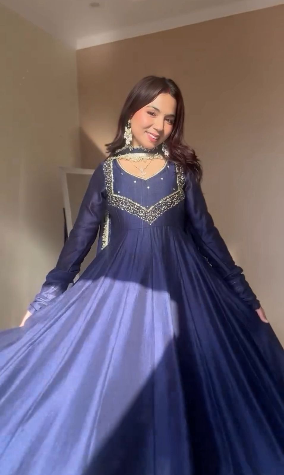 NEW ĐĚSIGNER PARTY WEAR LOOK GOWN WITH PANT AND EMBRODARY WORK