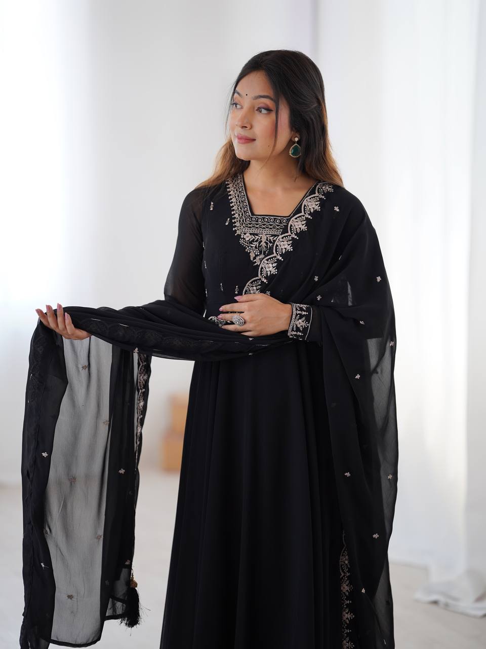 Embroidered Anarkali Suit Set with Dupatta – Available in Royal Purple, Classic Black & Green AllTreandy